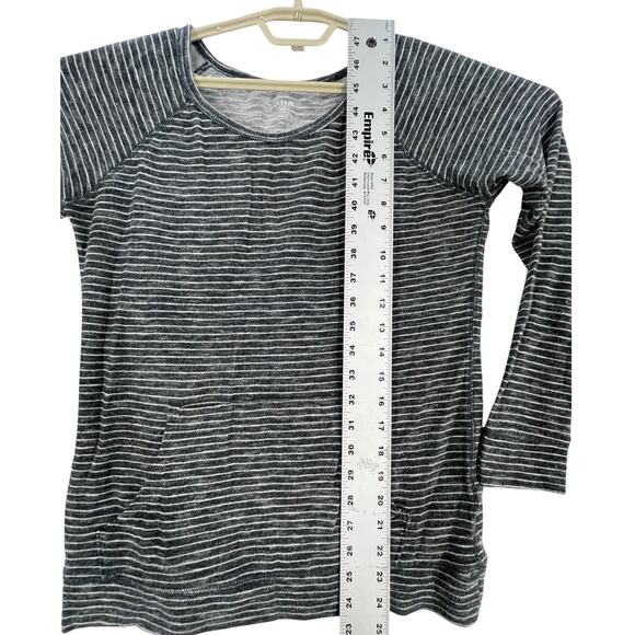 ANA A New Approach Top Womens Size Medium. Gray White Striped Minimalist Casual - Picture 4 of 5